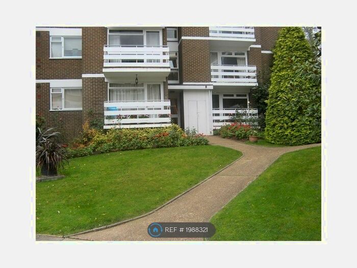2 Bedroom Flat To Rent In Mountcombe Close, Surbiton, KT6