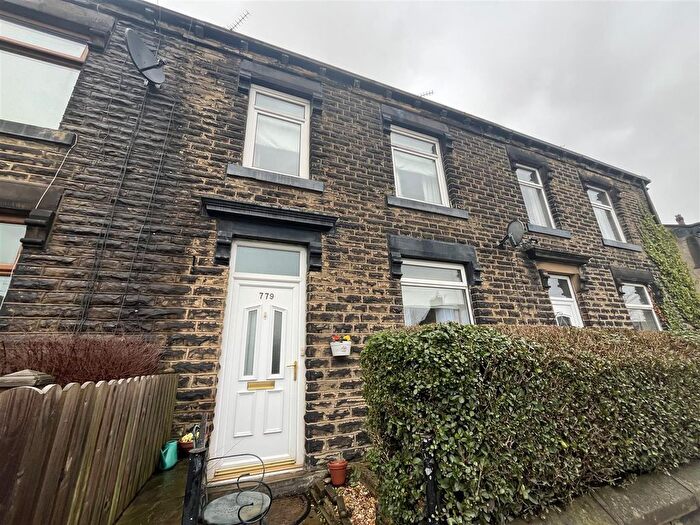 3 Bedroom Terraced House For Sale In Cleckheaton Road, Oakenshaw, Bradford, BD12