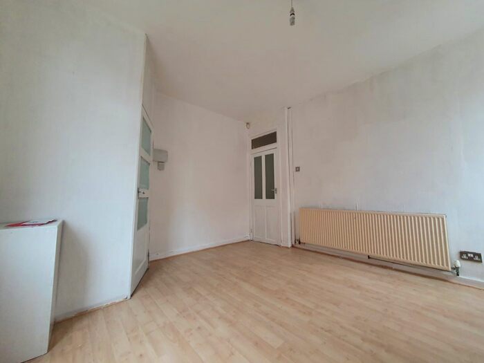 3 Bedroom End Of Terrace House To Rent In Queensway, Rochdale, OL11