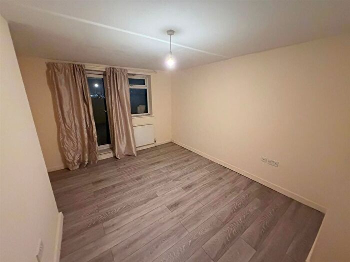 2 Bedroom Flat To Rent In High Street, London, NW10
