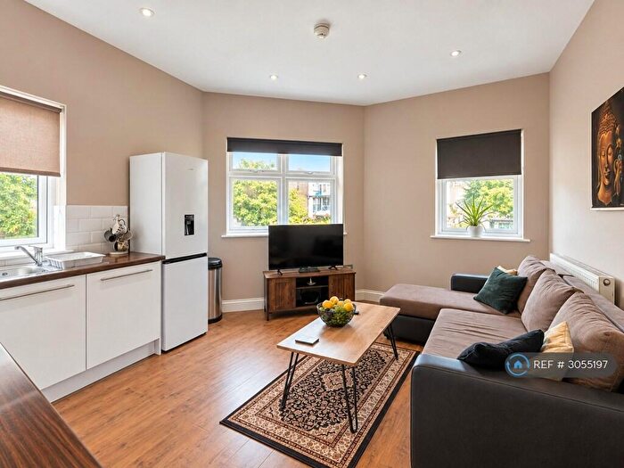2 Bedroom Flat To Rent In High St, Sittingbourne, ME10