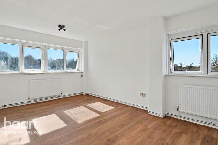 1 Bedroom Flat For Sale In College Green, London, SE19