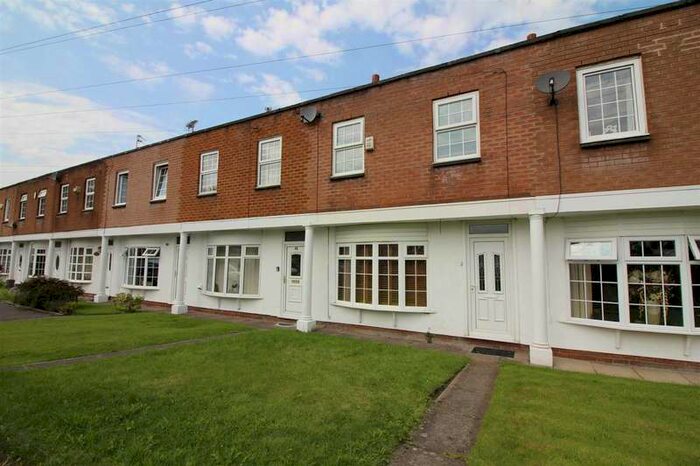 3 Bedroom Town House To Rent In Broomfield Close, Ainsworth, BL2