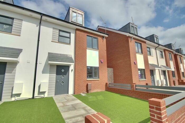 4 Bedroom Semi-Detached House To Rent In Farthing Row, Moneyfield Avenue, PO3