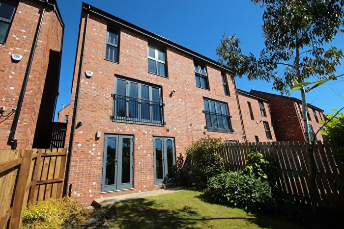 3 Bedroom Semi-Detached House To Rent In Park View Avenue, Gateshead, NE9