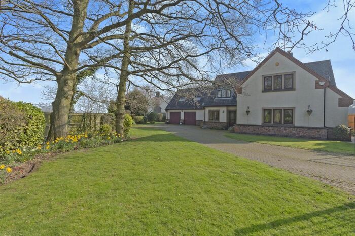 4 Bedroom Detached House For Sale In Beaumanor Drive, Woodhouse, Loughborough, LE12