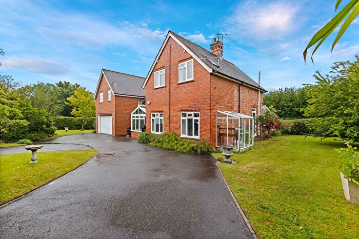 6 Bedroom Detached House For Sale In Beacon Rise, East Grinstead, RH19
