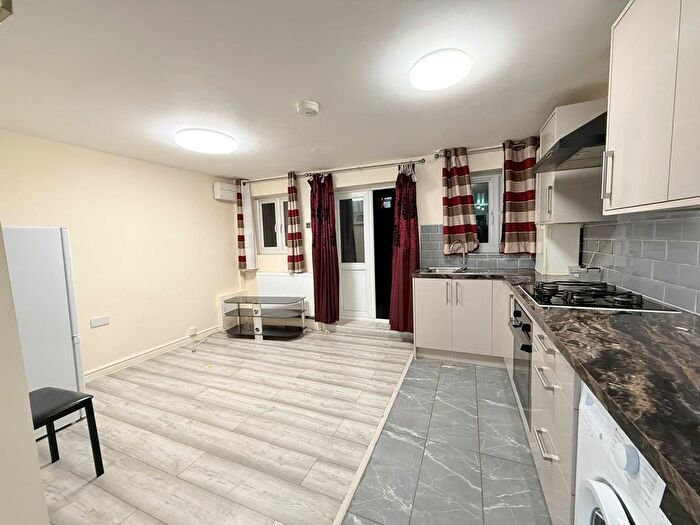 2 Bedroom Detached House To Rent In Ilford, IG1