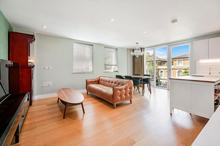 3 Bedroom Flat To Rent In Guildford House, North Maida Vale, London, NW6