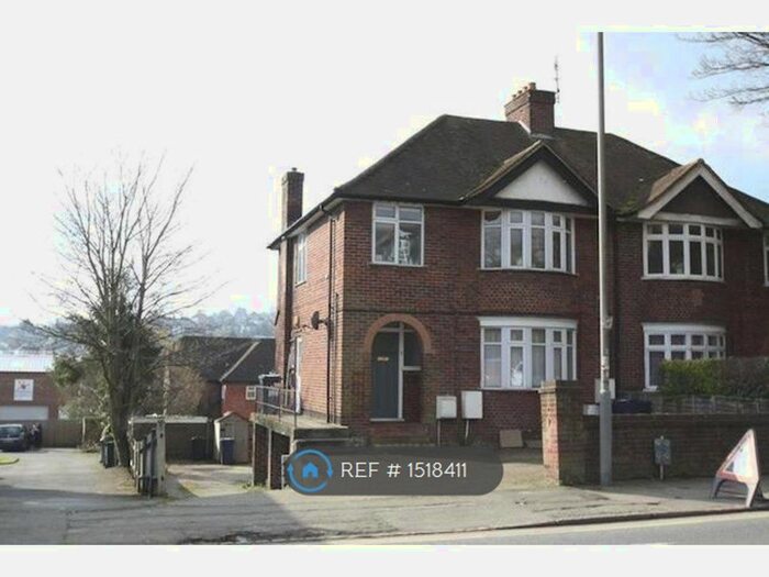 1 Bedroom Flat To Rent In West Wycombe Road, High Wycombe, HP12