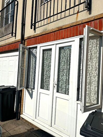 1 Bedroom Terraced House To Rent In Blackthorn Road, Ilford, IG1