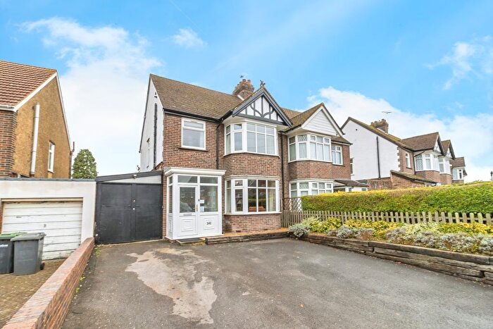 3 Bedroom Semi-Detached House For Sale In Ashcroft Road, Luton, LU2