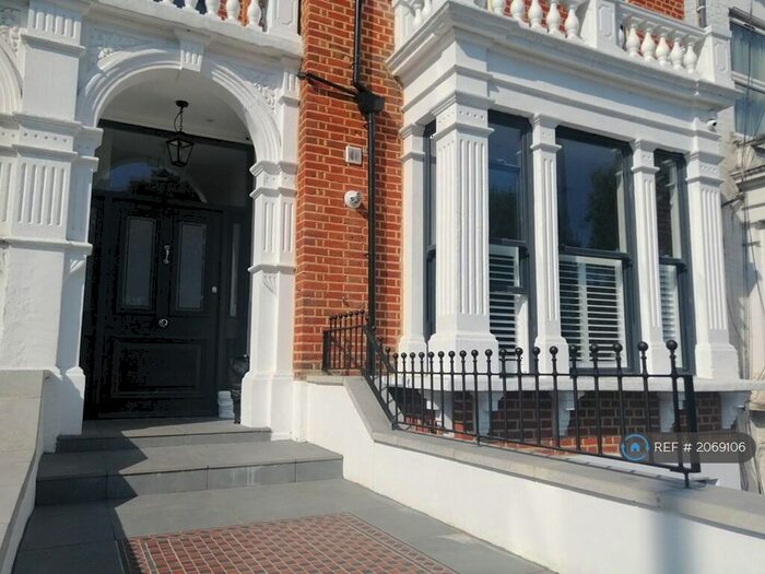 2 Bedroom Penthouse To Rent In Endymion Road, London, N4