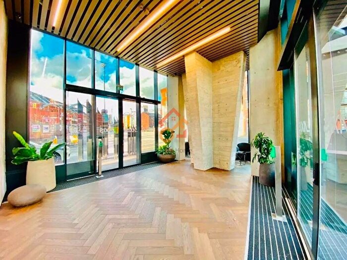 3 Bedroom Flat To Rent In Axis Tower, Whitworth St W, Manchester, M1