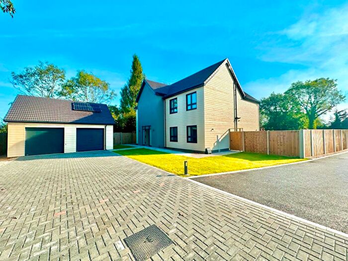 5 Bedroom Detached House To Rent In Barn Farm, Cranfield Park Road, Wickford, SS12
