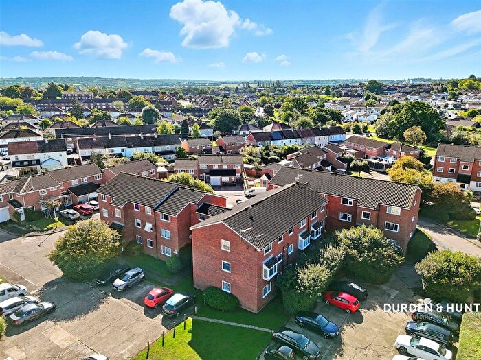 1 Bedroom Flat For Sale In Swans Hope, Loughton, IG10