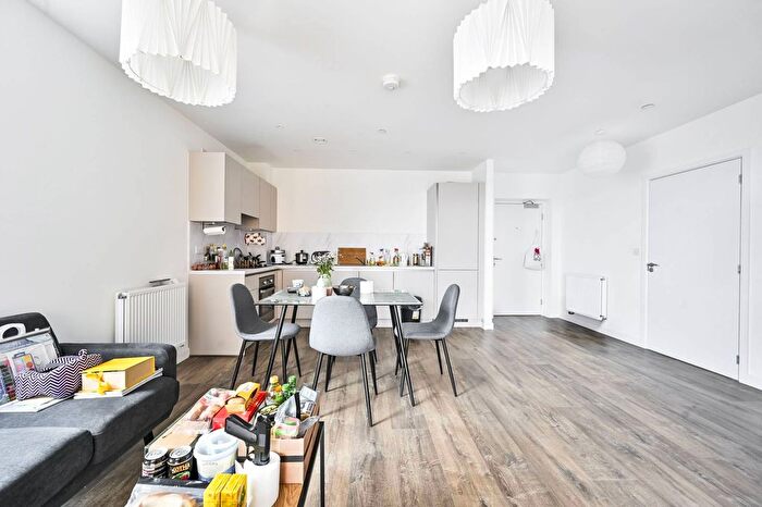 2 Bedroom Flat To Rent In Tidey Apartments, East Acton, London, W3