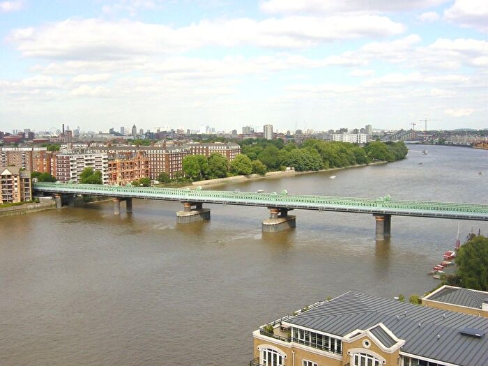 3 Bedroom Flat To Rent In Brewhouse Lane, London, SW15
