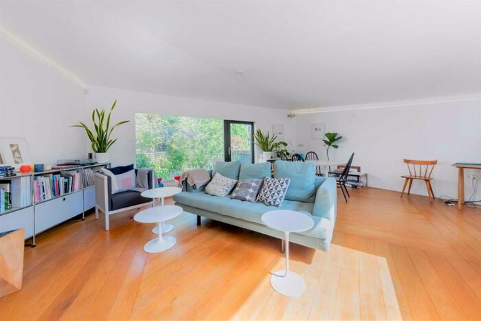 2 Bedroom Detached House To Rent In Otts Yard, Tufnell Park, N19