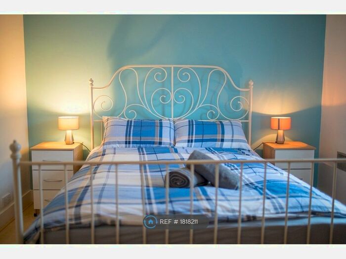 3 Bedroom Semi-Detached House To Rent In Blakes Cottages, Reading, RG1