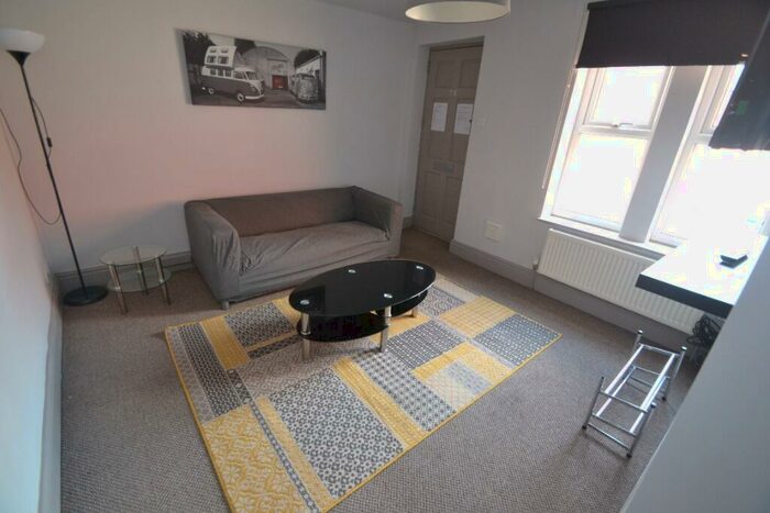 2 Bedroom Flat To Rent In Exeter Road, Nottingham, NG7