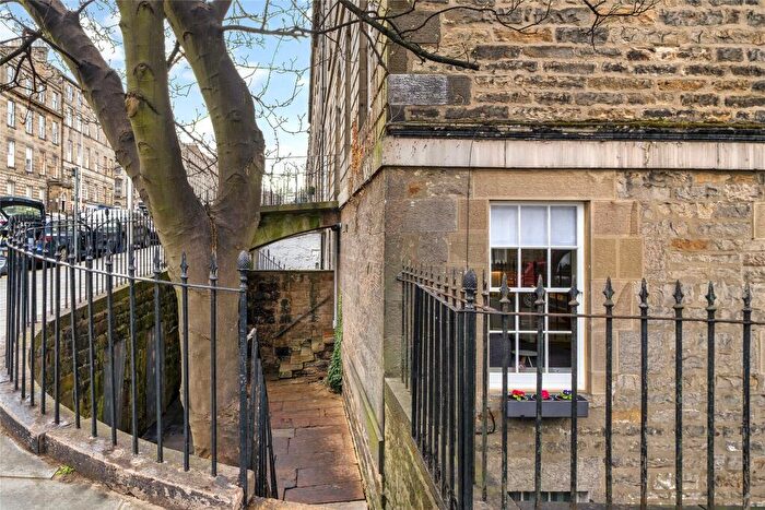 2 Bedroom Apartment For Sale In Dundas Street, Edinburgh, EH3