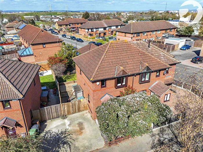 2 Bedroom Semi-Detached House For Sale In Hayes Road, Greenhithe, Kent, DA9