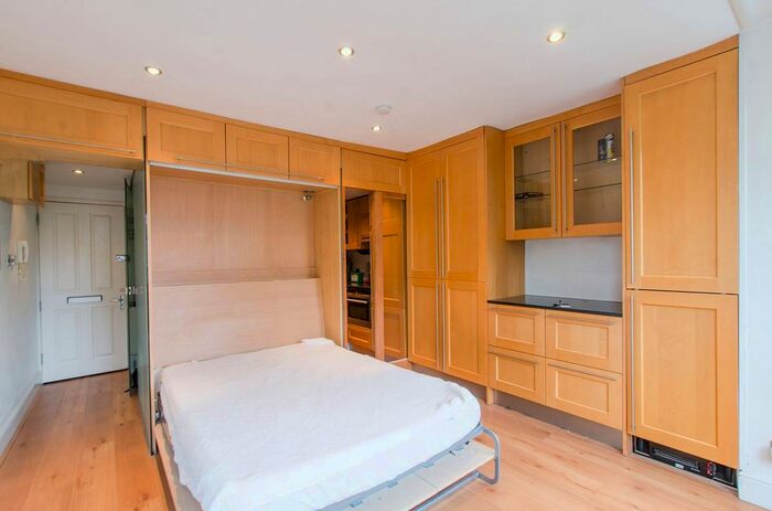Studio To Rent In Colville Gardens, Portobello, London, W11