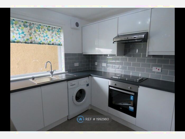 3 Bedroom Flat To Rent In The Green, Bathgate, EH48