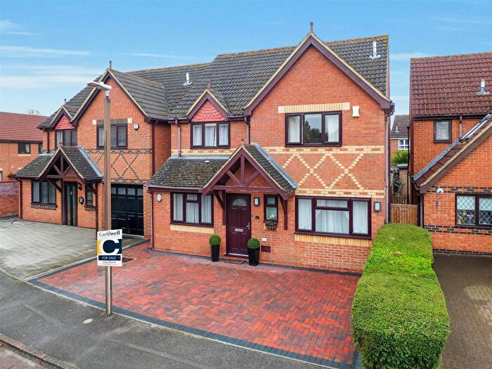 4 Bedroom Detached House For Sale In Wrens Park, Middleton, Milton Keynes, MK10