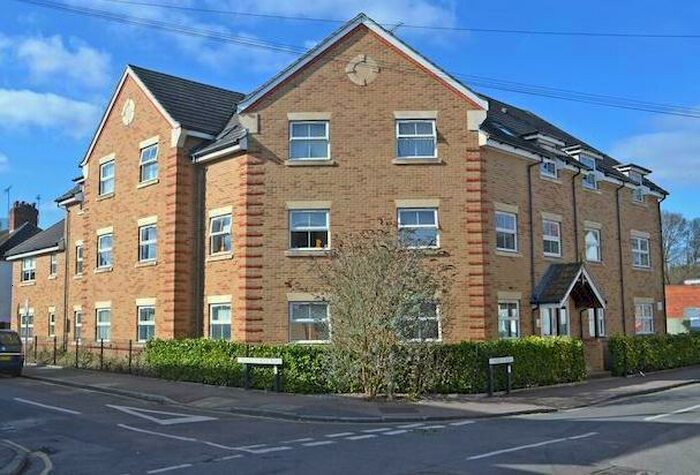 2 Bedroom Flat To Rent In Woking, GU21