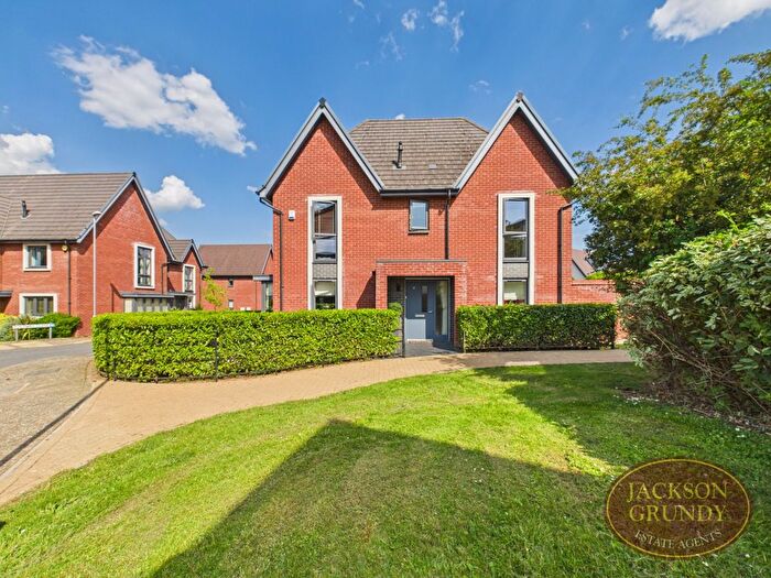 4 Bedroom Detached House For Sale In Minster Road, Daventry, NN11
