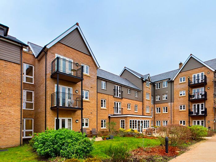 2 Bedroom Flat For Sale In Fern Court, Sketty, Swansea, SA2