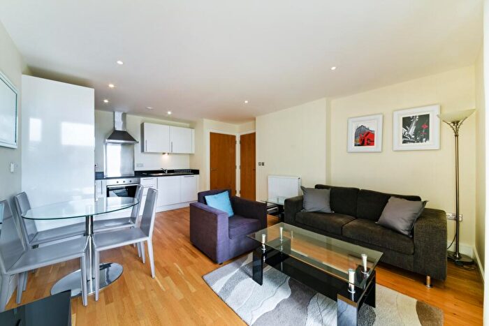 1 Bedroom Flat To Rent In Millharbour, Lanterns Court, Canary Wharf, London, E14