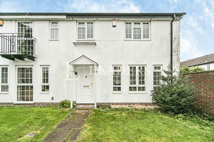 3 Bedroom End Of Terrace House To Rent In The Mount, Reading, RG1