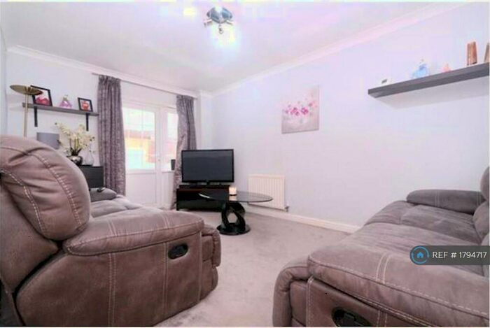 2 Bedroom End Of Terrace House To Rent In Park Cliff Road, Greenhithe, DA9