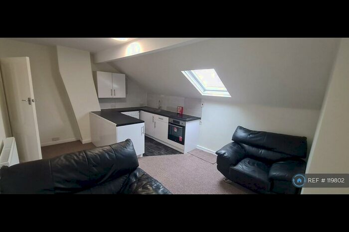 1 Bedroom Flat To Rent In Roman Place, Roundhay, LS8