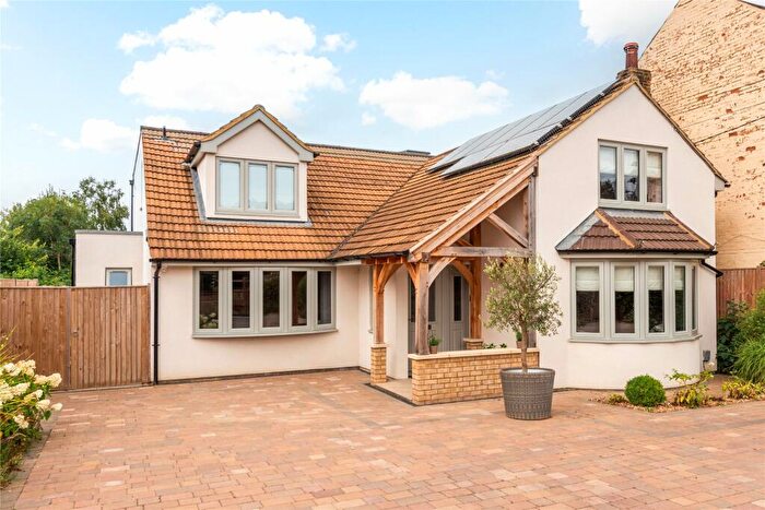 5 Bedroom Detached House For Sale In Sundon Road, Harlington, Dunstable, Bedfordshire, LU5