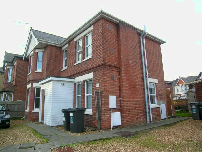 2 Bedroom Flat To Rent In Bedroom First Floor Flat In Winton, BH9