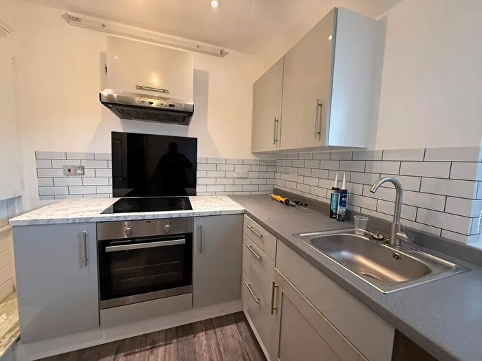 1 Bedroom Flat To Rent In Hedgemans Road, Dagenham, Romford, Rm6