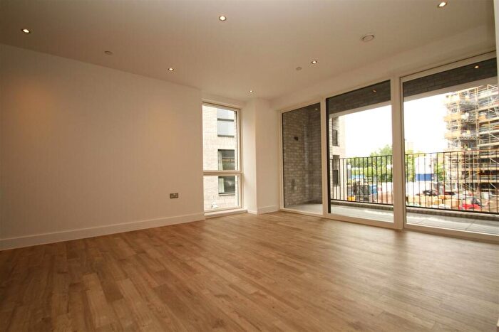 2 Bedroom Apartment To Rent In Rookwood Way, London, E3