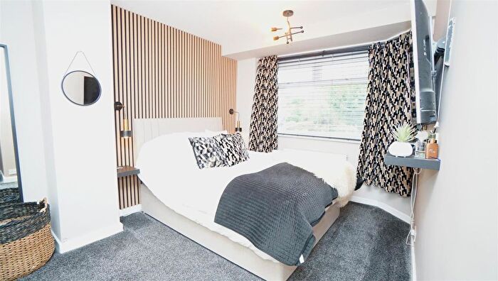 3 Bedroom Semi-Detached House For Sale In Pellon Terrace, Idle/Thackley Bradford, BD10