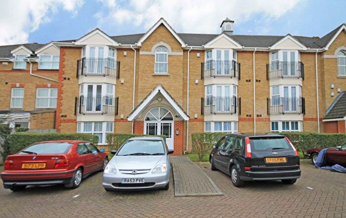 2 Bedroom Flat For Sale In Draper Close, Isleworth, TW7