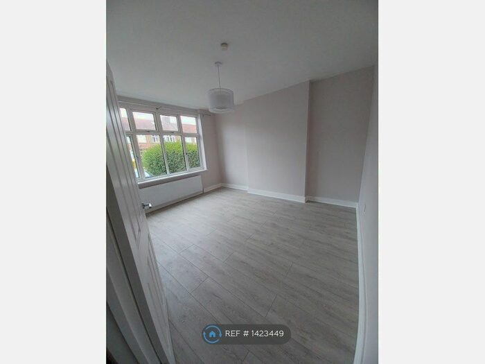 1 Bedroom Maisonette To Rent In Carterhatch Lane, Enfield, EN1