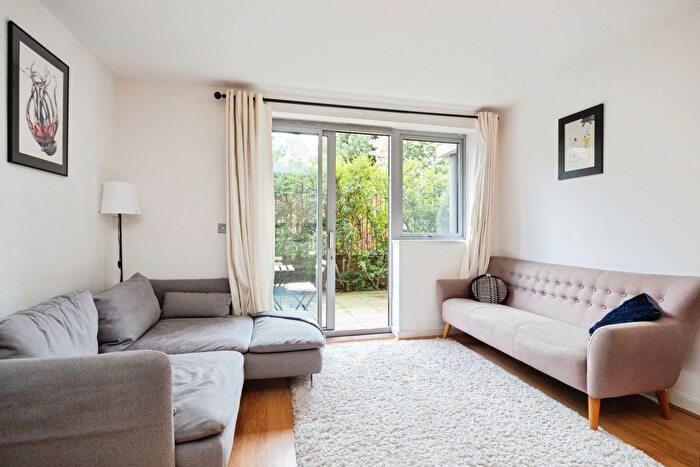 2 Bedroom Flat For Sale In Violet Road, London, E3