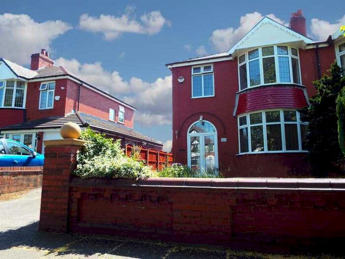 3 Bedroom Semi-Detached House To Rent In Burnley Lane, Chadderton, OL9