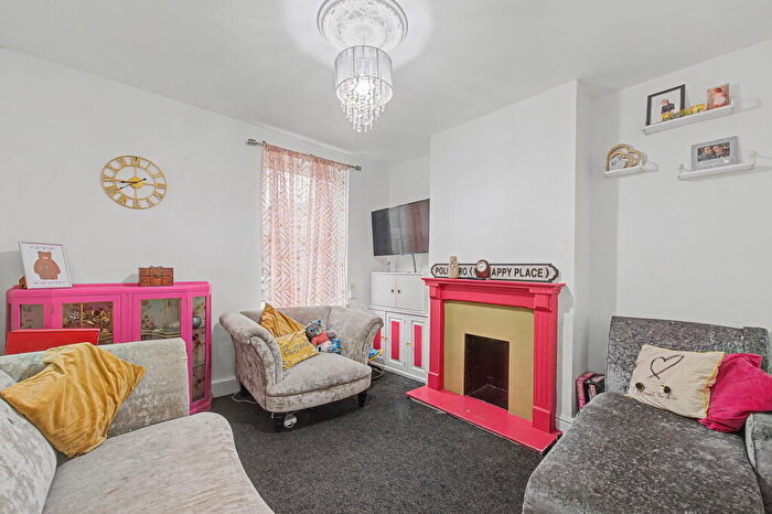 3 Bedroom Semi Detached House For Sale In Prospect Place In Grantham, NG31