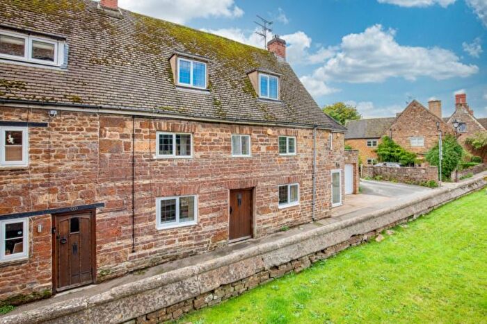4 Bedroom Cottage To Rent In Church Lane, Middleton Cheney, OX17