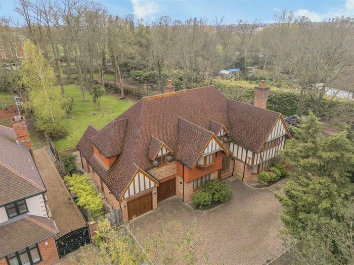 5 Bedroom Property To Rent In Court Road, London, SE9