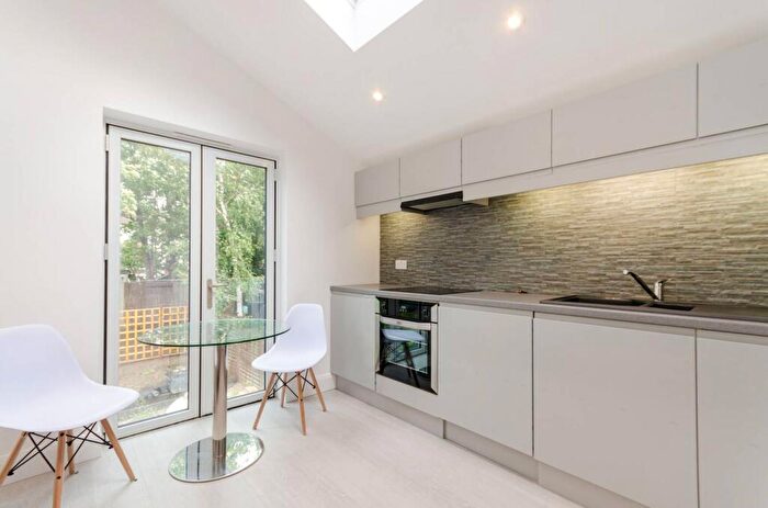 1 Bedroom Maisonette To Rent In Apsley Road, South Norwood, London, SE25